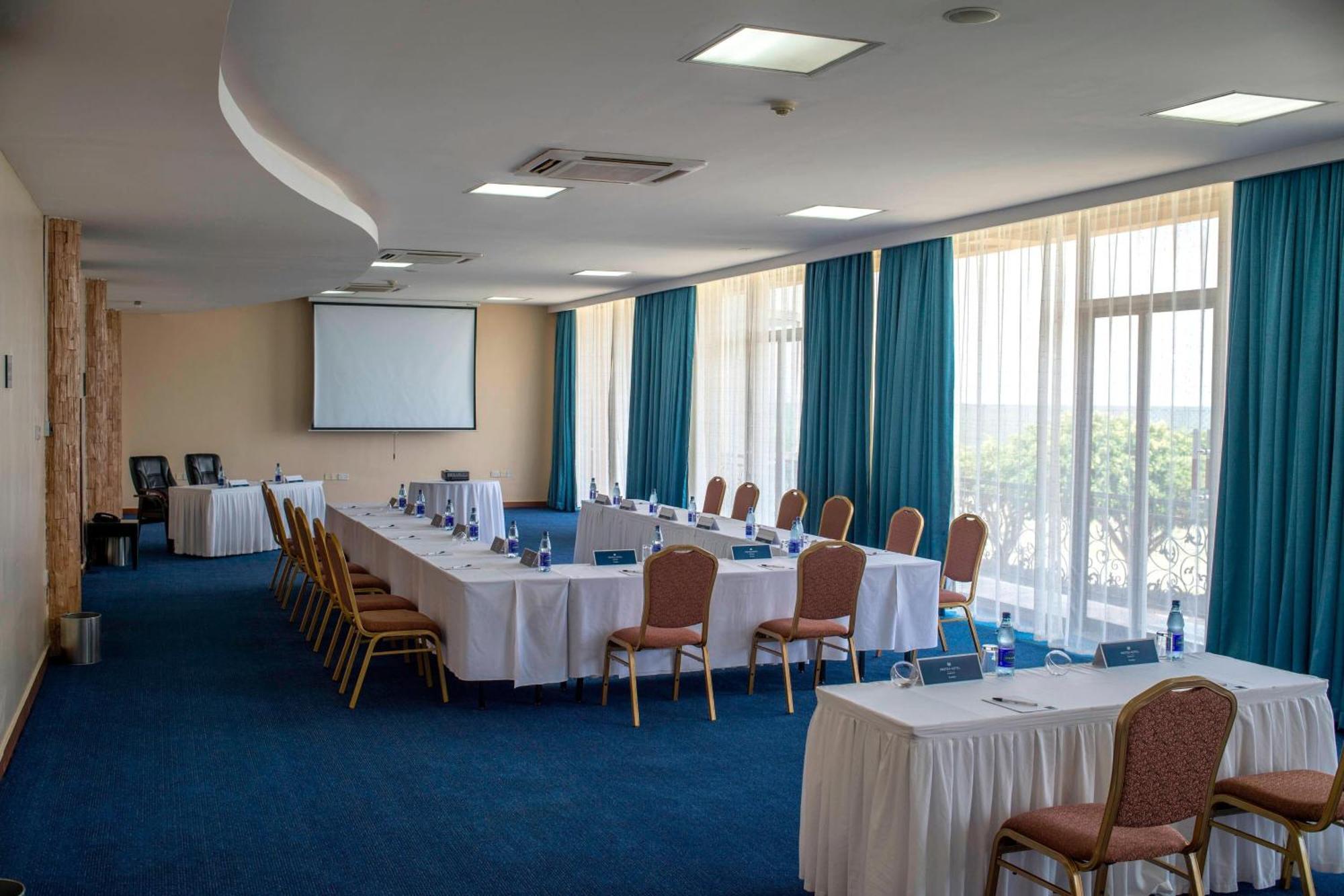 Protea Hotel By Marriott Entebbe Exterior foto